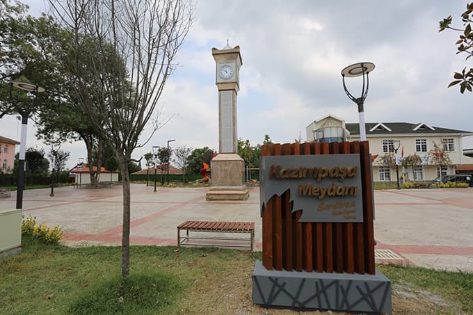 Serdivan'da her mahalleye yeni meydan