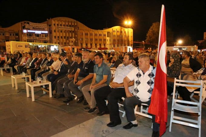 Deprem şehitleri, depremin 17. yılında anıldı