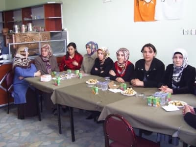 AK Partili Kadınlar, Seçim Öncesi Arı Gibi Çalışıyor