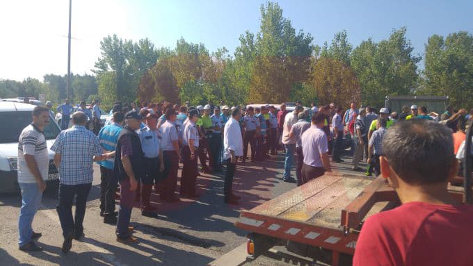 Yenikent yolunu kapattılar