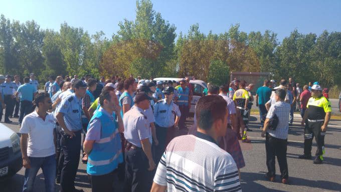 Yenikent yolunu kapattılar