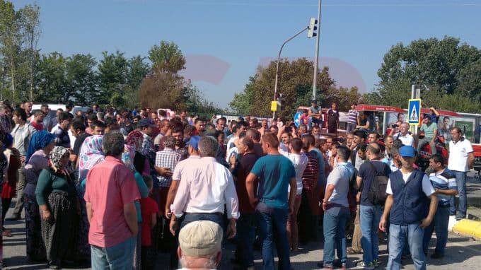 Yenikent yolunu kapattılar
