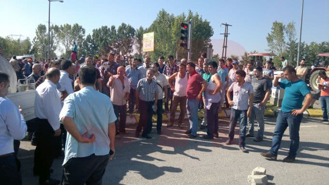 Yenikent yolunu kapattılar