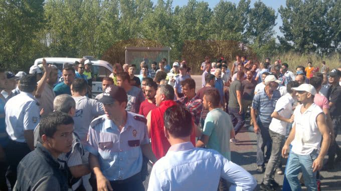Yenikent yolunu kapattılar