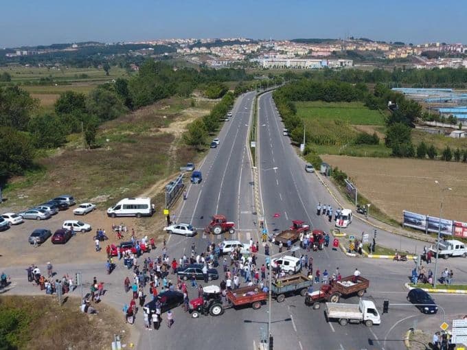 Yenikent yolunu kapattılar