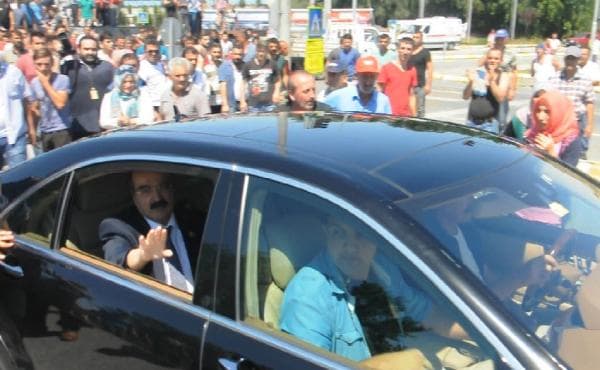 Yenikent yolunu kapattılar
