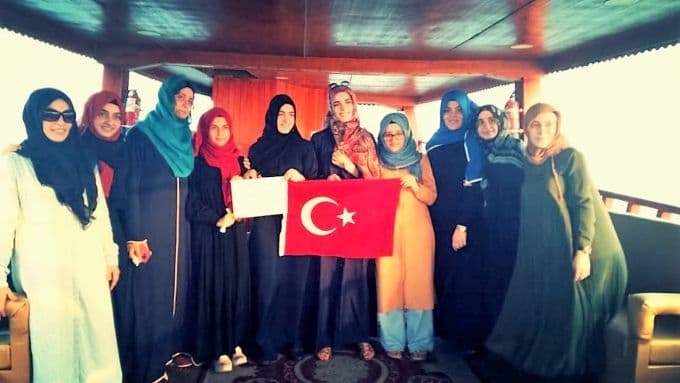 İlahiyat Fakültesi öğrencileri Katar'dan döndü