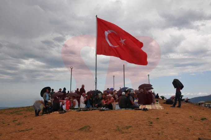 Şehrin en yüksek yerinde şehitlere dua edildi