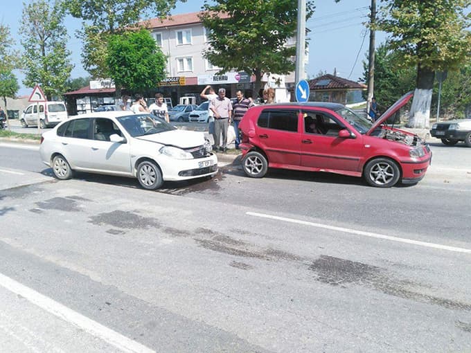 Kocaali'de maddi hasarlı kaza