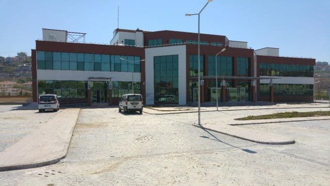Diş hastanesi ortada kaldı