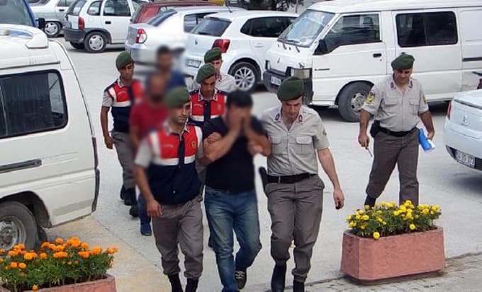 Heryerde aranan hırsızlar suçüstü yakalandı