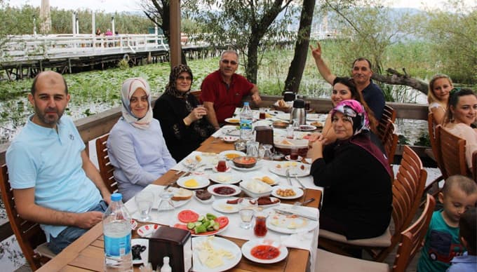 Ülkücüler kahvaltıda buluştu