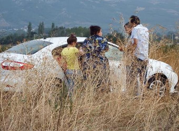 Tehlikeli atığı tarım arazisine dökerken yakalandılar