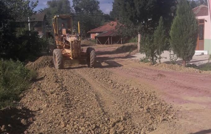 Söğütlü'de tarla yolları yenileniyor