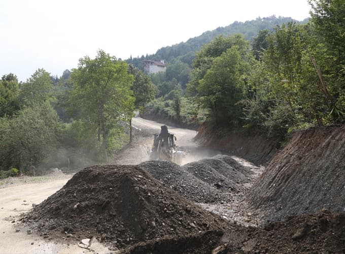 Sapanca Nailiye Caddesi ve bağlı sokaklarda yol seferberliği