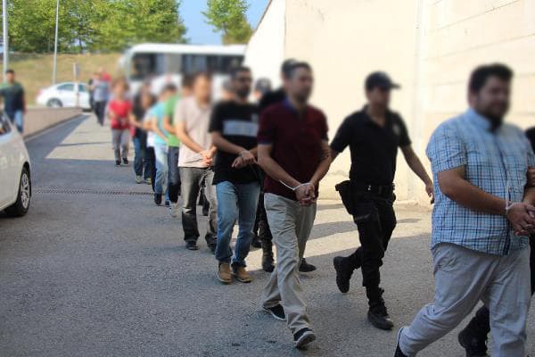 SAÜ'lü 10 akademisyen tutuklandı