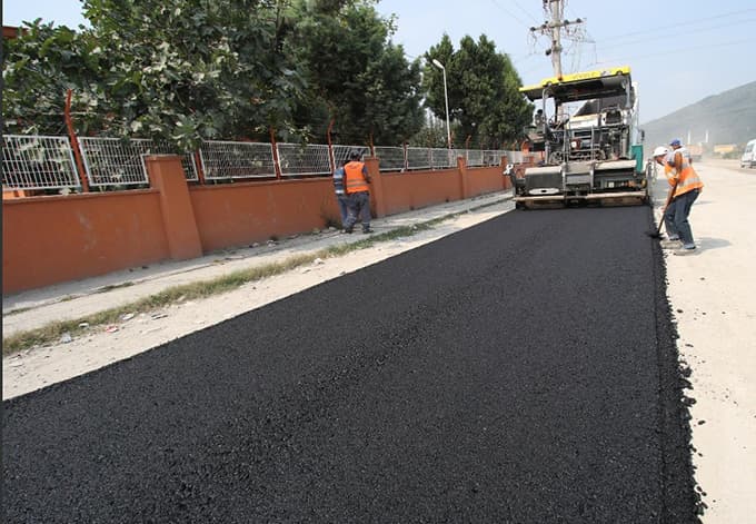 Akyazı caddelerine 6 Bin ton asfalt