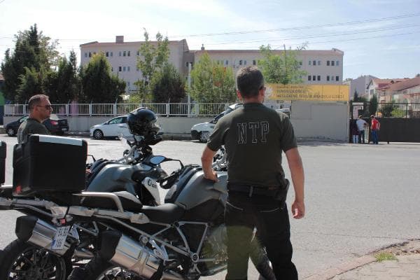 Okul önlerinde uyuşturucu denetimi
