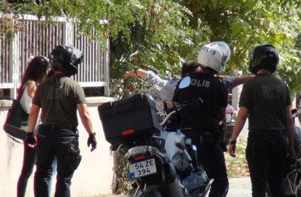 Okul önlerinde uyuşturucu denetimi