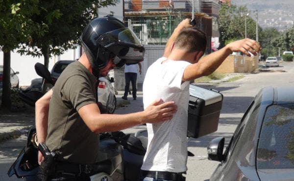 Okul önlerinde uyuşturucu denetimi