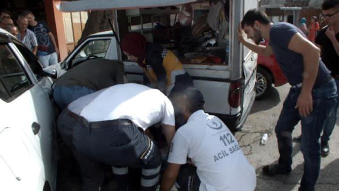 Otomobilin çarptığı seyyar satıcı yaralandı