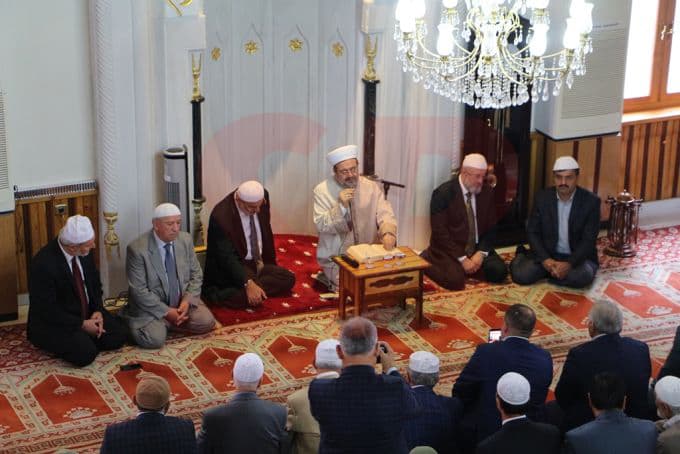 Mehmet Görmez, Hendek'te cenaze namazı kıldırdı