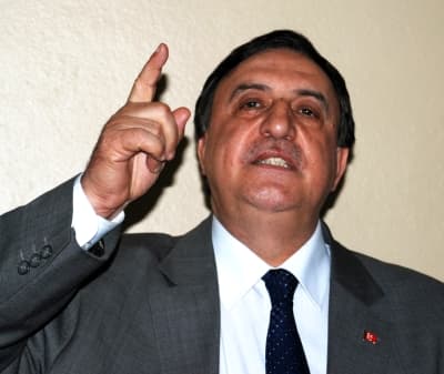 <p><font face="arial,helvetica,sans-serif" size="2"><strong>Marka Yapacağız</strong></font></p><p><font face="arial,helvetica,sans-serif" size="2">MHP Adapazarı Belediye Başkan Adayı Y&uuml;ksel Ayanoğlu, Hızırtepe&rsquo;de yaşanan kalabalığın, 30 Mart sabahı da yaşanacağını belirterek; <font color="#333399">&ldquo;Hızırtepelilerin, burada vermiş olduğu cevap, 30 Mart sabahı, t&uuml;m T&uuml;rkiye&rsquo;de duyulacaktır. B&uuml;y&uuml;kşehir belediye başkan adayımız Enver Bey ile birlikte se&ccedil;ildiğimizde, belediye başkanlığı bize nasip olduğunda, en b&uuml;y&uuml;k imkanlarımızı işsizliği &ccedil;&ouml;zmek i&ccedil;in sağlayacağız. Biz Sakarya&rsquo;yı ilklerle birlikte marka yaparak, Sakarya&rsquo;nın ismini t&uuml;m D&uuml;nya&rsquo;ya duyuracağız&rdquo;</font> dedi.</font></p>