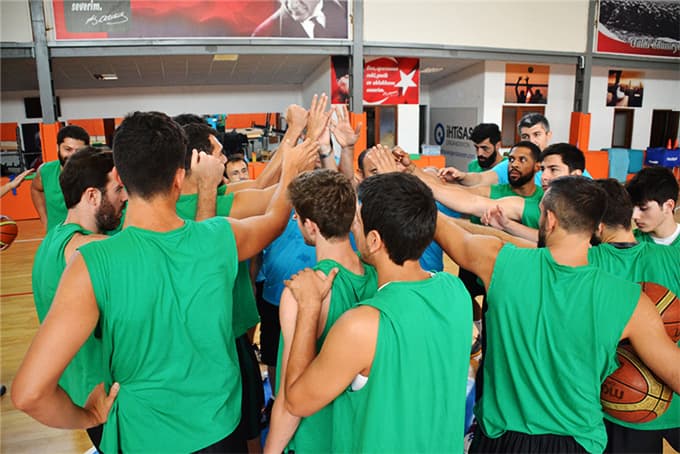Dev Adamların rakibi: Final Gençlik