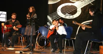Önce Gitar Öğrendiler Sonra Hünerleriyle Mest Ettiler