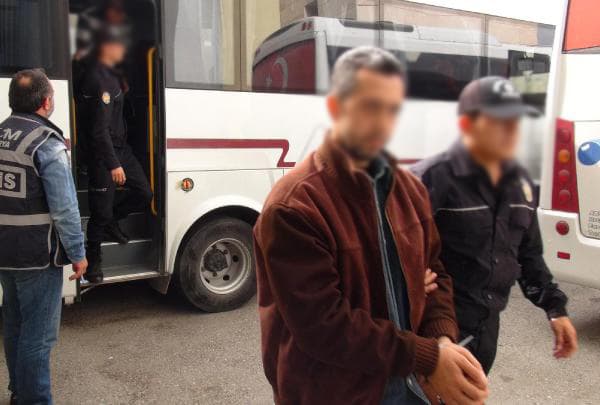 15 öğretmen ve 2 gazete dağıtıcısı serbest bırakıldı