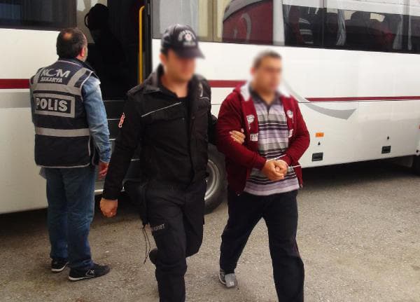 15 öğretmen ve 2 gazete dağıtıcısı serbest bırakıldı