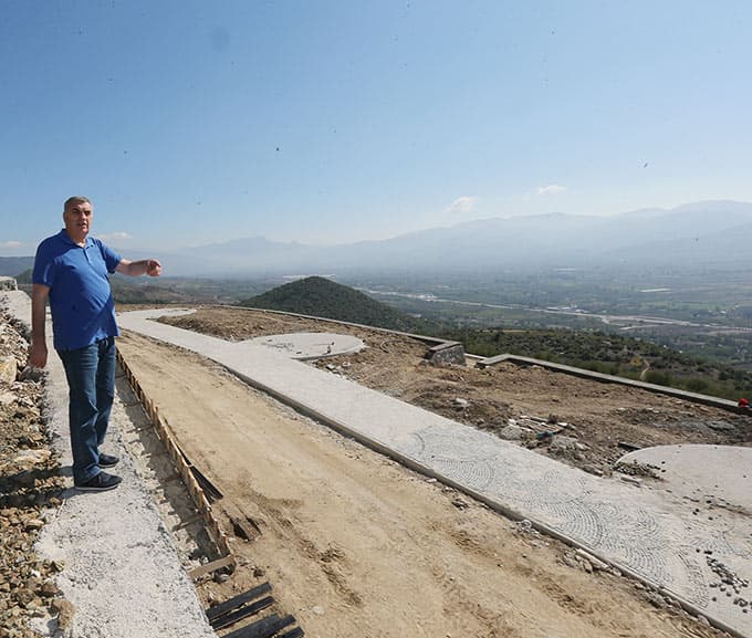 Şehrin güneyi tepeden izlenecek