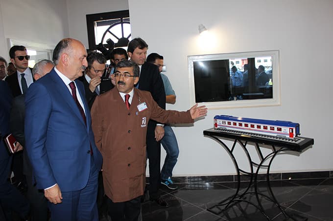Müezzinoğlu, milli treni inceledi