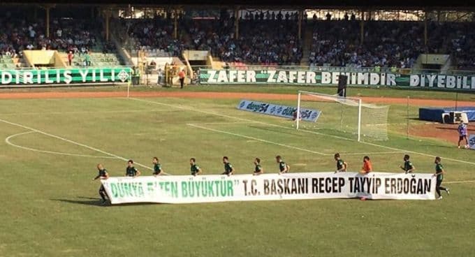 Sakaryaspor'un bu pankartı olay oldu