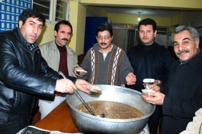 Partililer Aşure Bahanesiyle Buluştu