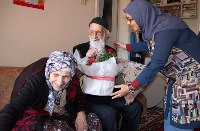 Yaşlılara anlamlı ziyaret 