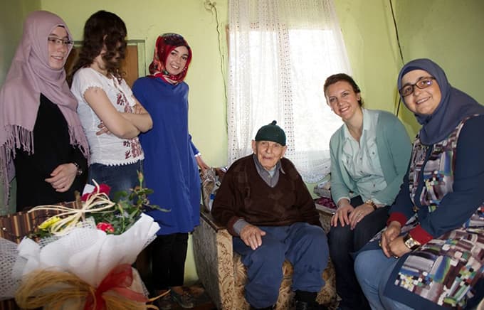 Yaşlılara anlamlı ziyaret 