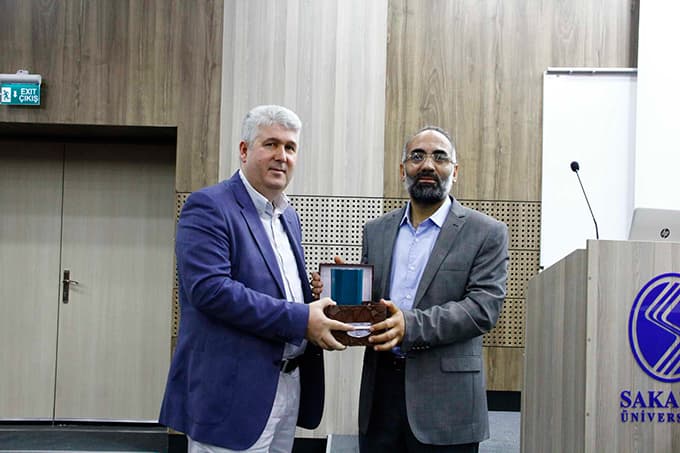 'FETÖ dindar değil, dincidir' dedi