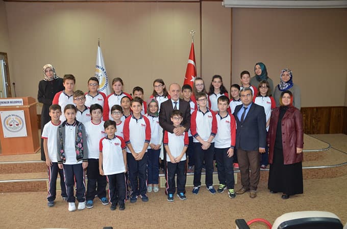 İlköğretim öğrencileri 15 Temmuz'u anlattı