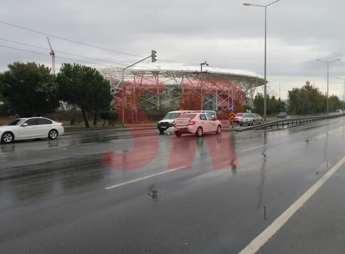 Yeni stad önünde kaza : 4 yaralı