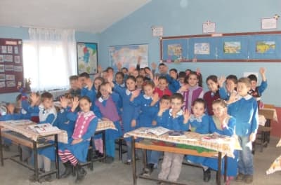 <strong><font face="Arial" size="2">Teşekk&uuml;r</font></strong> <p><font face="Arial" size="2">Ekinli İlk&ouml;ğretim Okulu M&uuml;d&uuml;r&uuml; Mehmet Top&ccedil;u, okulda ve k&ouml;yde b&uuml;y&uuml;k heyecana neden olan kardeş okula yardım kampanyasına destek veren t&uuml;m &ouml;ğrencilerine, velilere, Okul Aile Birliği &uuml;yelerine, &ouml;ğretmenlere, okul y&ouml;neticilerine, Ekinli Halkına ve yardımların Şırnak&rsquo;a ulaşmasına lojistik destek veren Erenler Yurti&ccedil;i Kargo Şirketi&rsquo;ne &ccedil;ok teşekk&uuml;r etti. </font></p><p><font face="arial,helvetica,sans-serif" size="2"><strong>Devam Edecek</strong><br /><br />Ekinli K&ouml;y&uuml; İlk&ouml;ğretim Okulu ile Şırnak Beyt&uuml;şşebap G&ouml;k&ccedil;e K&ouml;y&uuml; İlk&ouml;ğretim Okulu arasında kurulan kardeşlik k&ouml;pr&uuml;s&uuml;n&uuml;n &ccedil;eşitli etkinliklerle uzun yıllar devam edeceği belirtildi.</font></p>