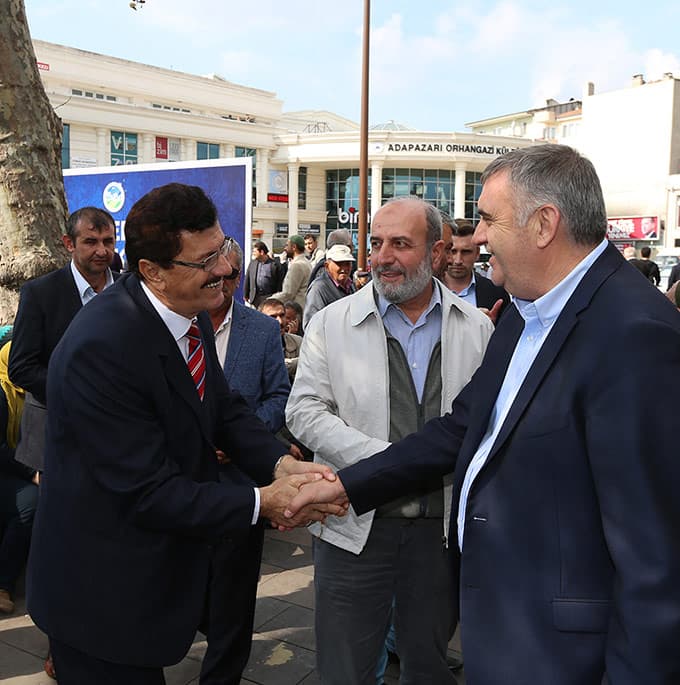 Toçoğlu, vatandaşlara aşure dağıttı