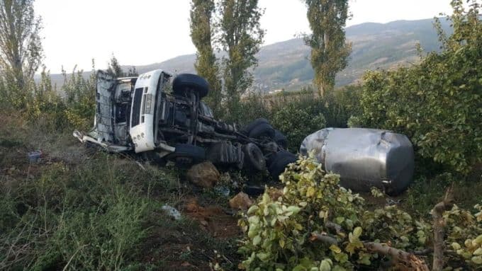Süt tankeri, ayva bahçesine uçtu: 1 ölü!