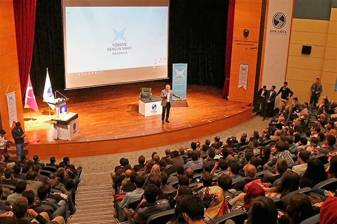SAÜ, 15 Temmuz Konferanslarına devam ediyor