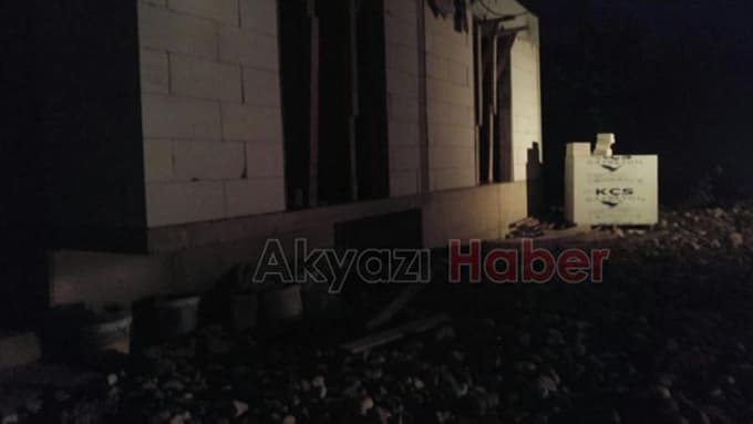 Boş İnşaatta iple kendini astı