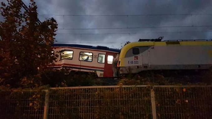 Sapanca'da 2 tren çarpıştı!