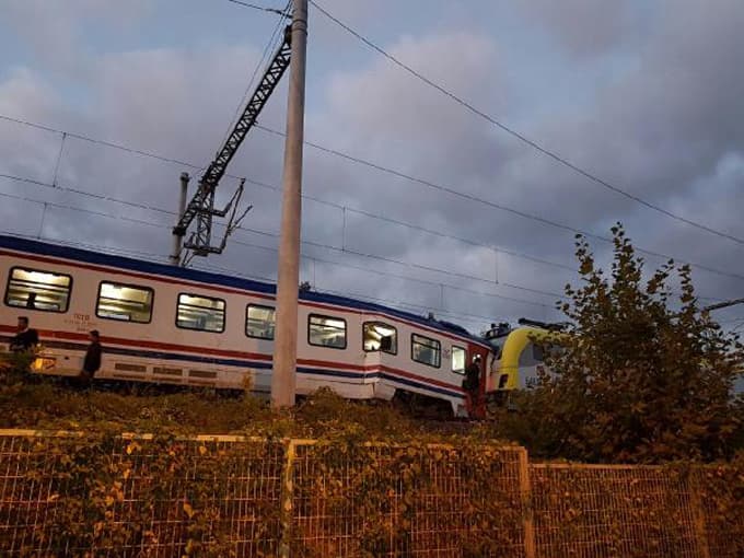 Sapanca'da 2 tren çarpıştı!