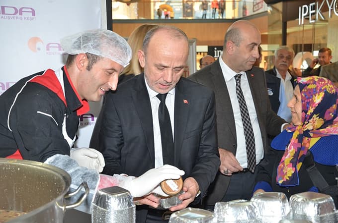 ADA AVM'de aşure ziyafeti