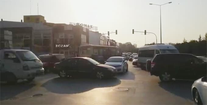Hemzemin geçitin trafik kaosu