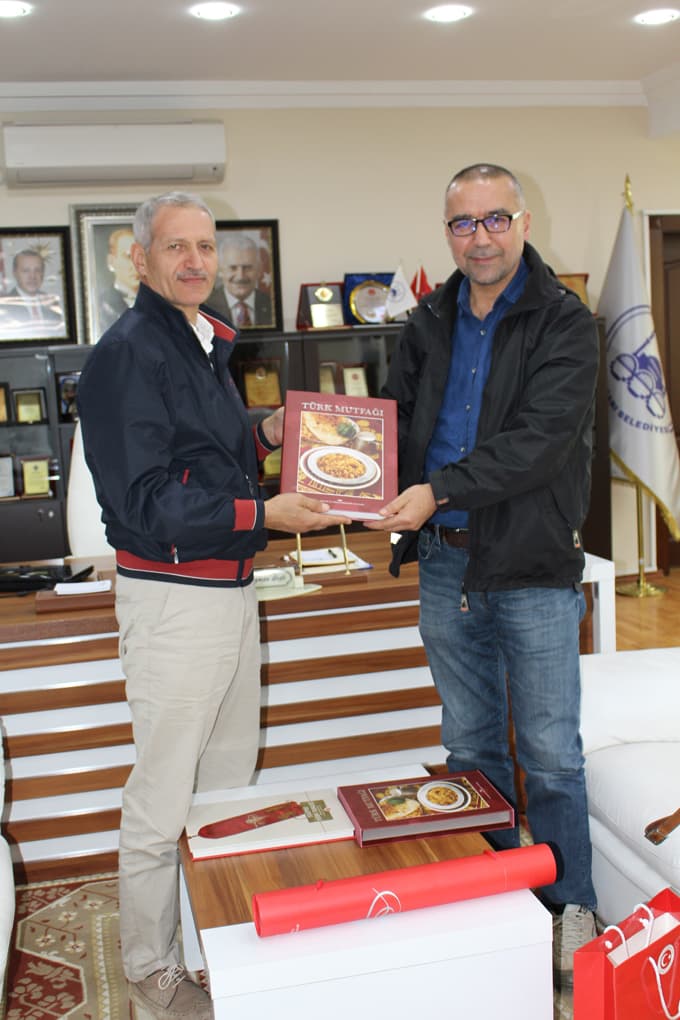 SAÜ Profesöründen, Dişli'ye anlamlı hediye